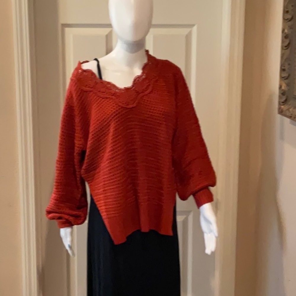 Red contrast lace split hem long sleeve sweater. - Picture 7 of 7